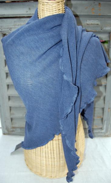 Invero Dreiecktuch Gina jeans gewickelt, einhüllend auf Kleiderpuppe