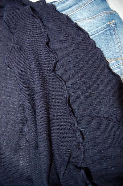 Invero Dreiecktuch Gina marine, Farben , Struktur, Muster zu Jeans