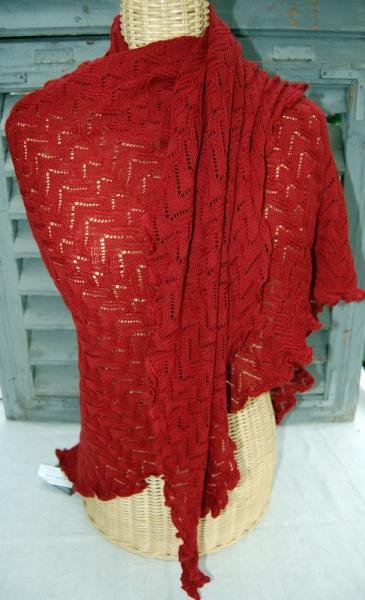 Invero Dreiecktuch Susi rost gewickelt, einhüllend auf Kleiderpuppe